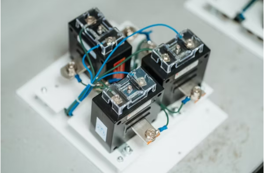 Integrating DC Circuit Breakers for Solar Panels into Smart and Efficient Energy Systems