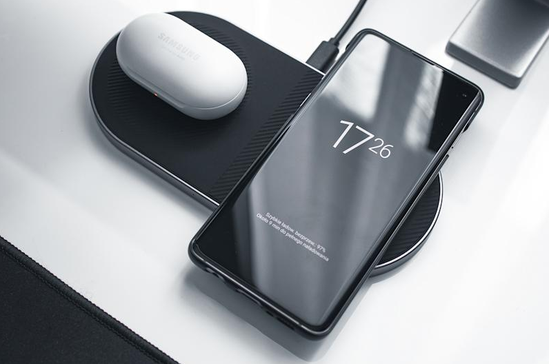 Dashed Lite Wireless Charger Buy Online: Save Space and Power Multiple Devices 