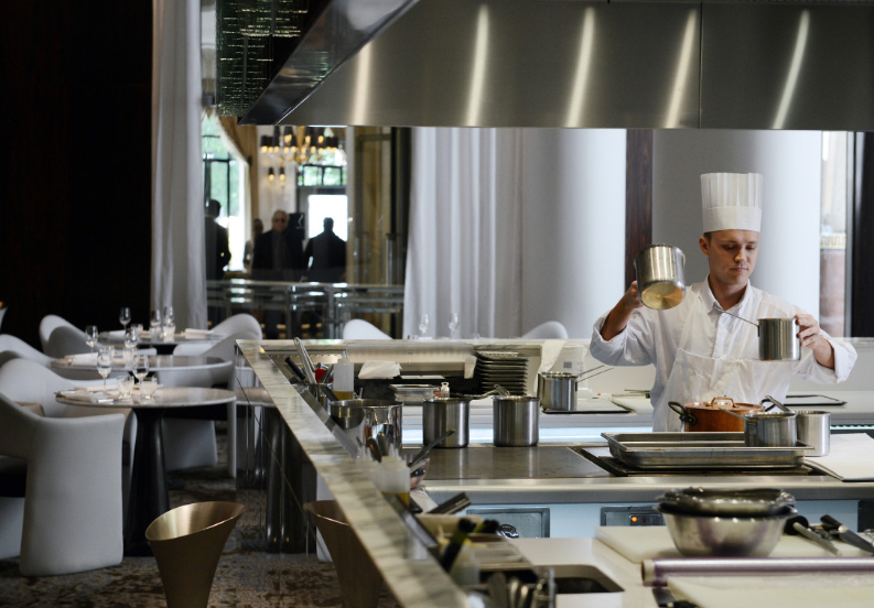 Wholesale Kitchen Supplies Orders Shift as Hospitality Businesses Adjust Purchasing Volumes